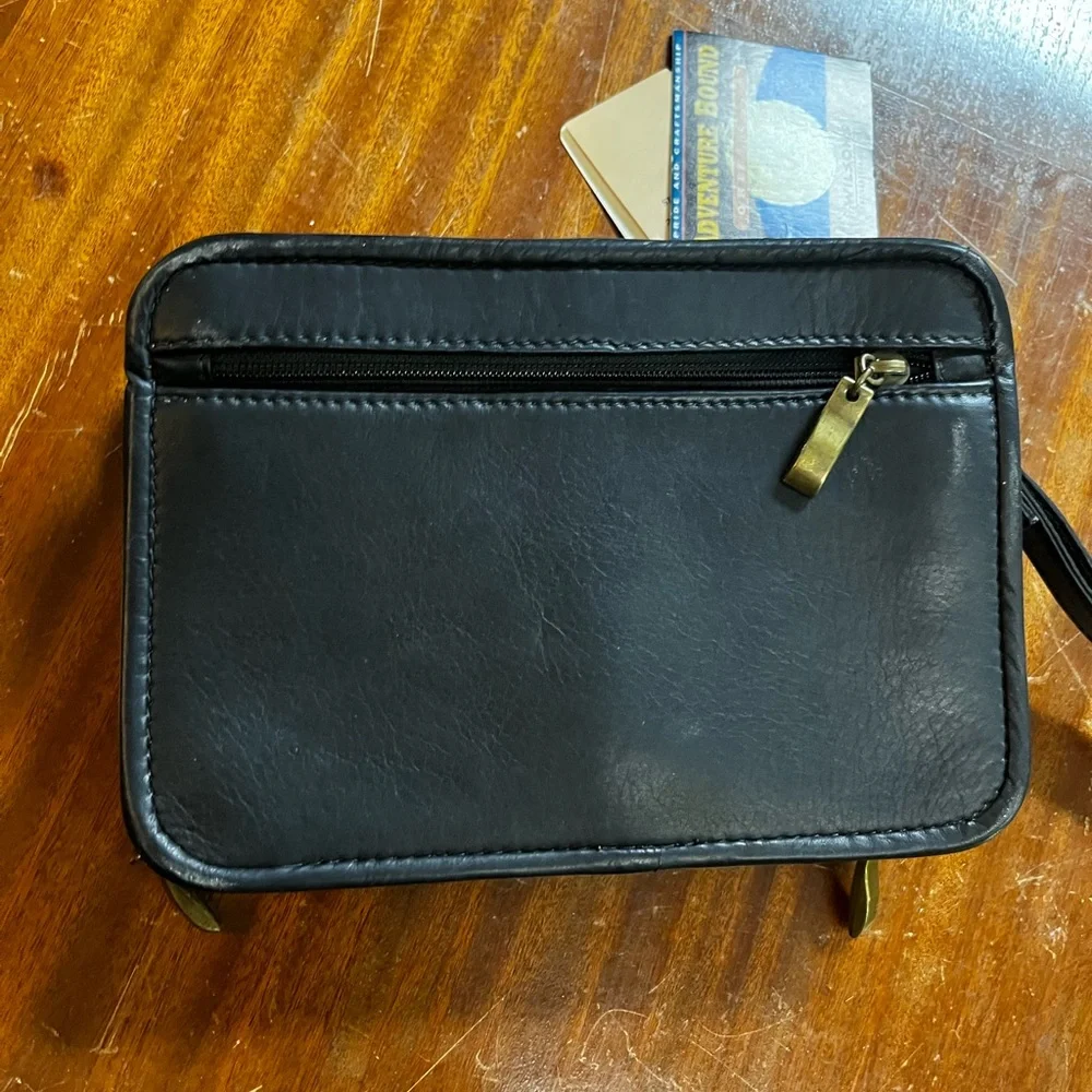 NWT Men's Black Leather Travel Messenger Wallet Bag by Wilson Adventure Bound